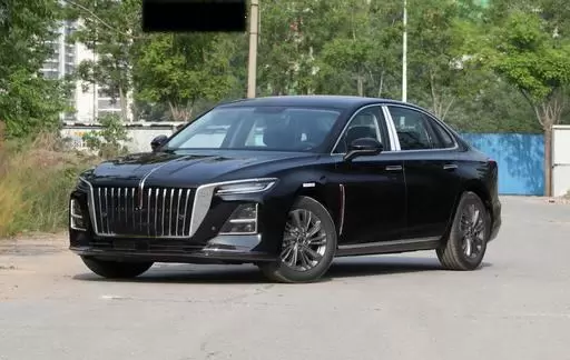Novo sedan de luxo vista lateral